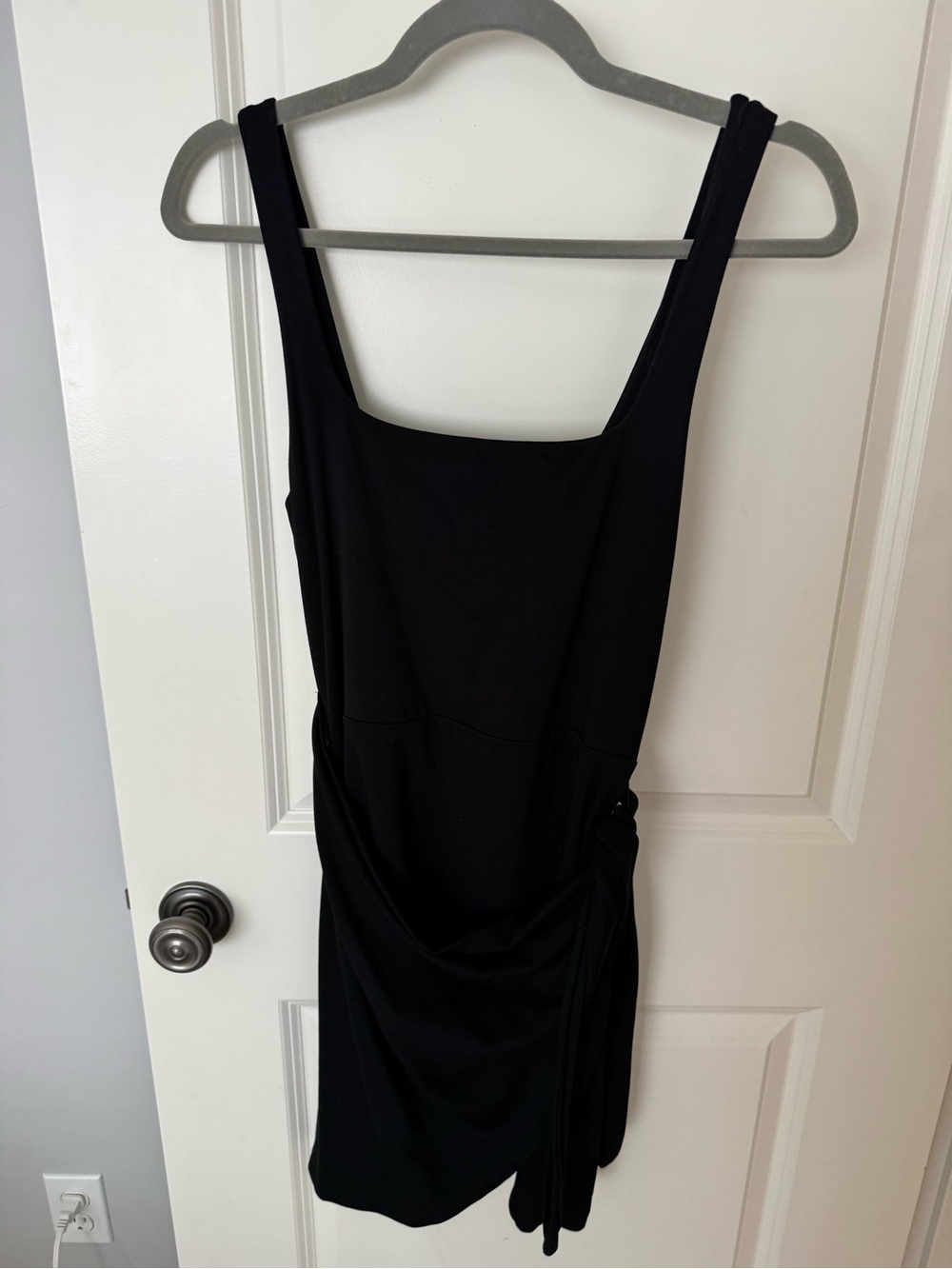 Wilfred Black Scoop Neck Tank Top
